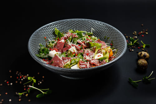 Фирменный салат с копченной кониной