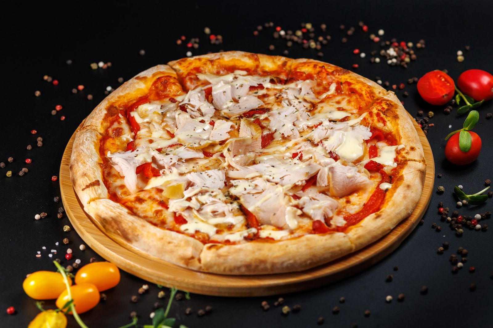 Пицца с копченой курицей