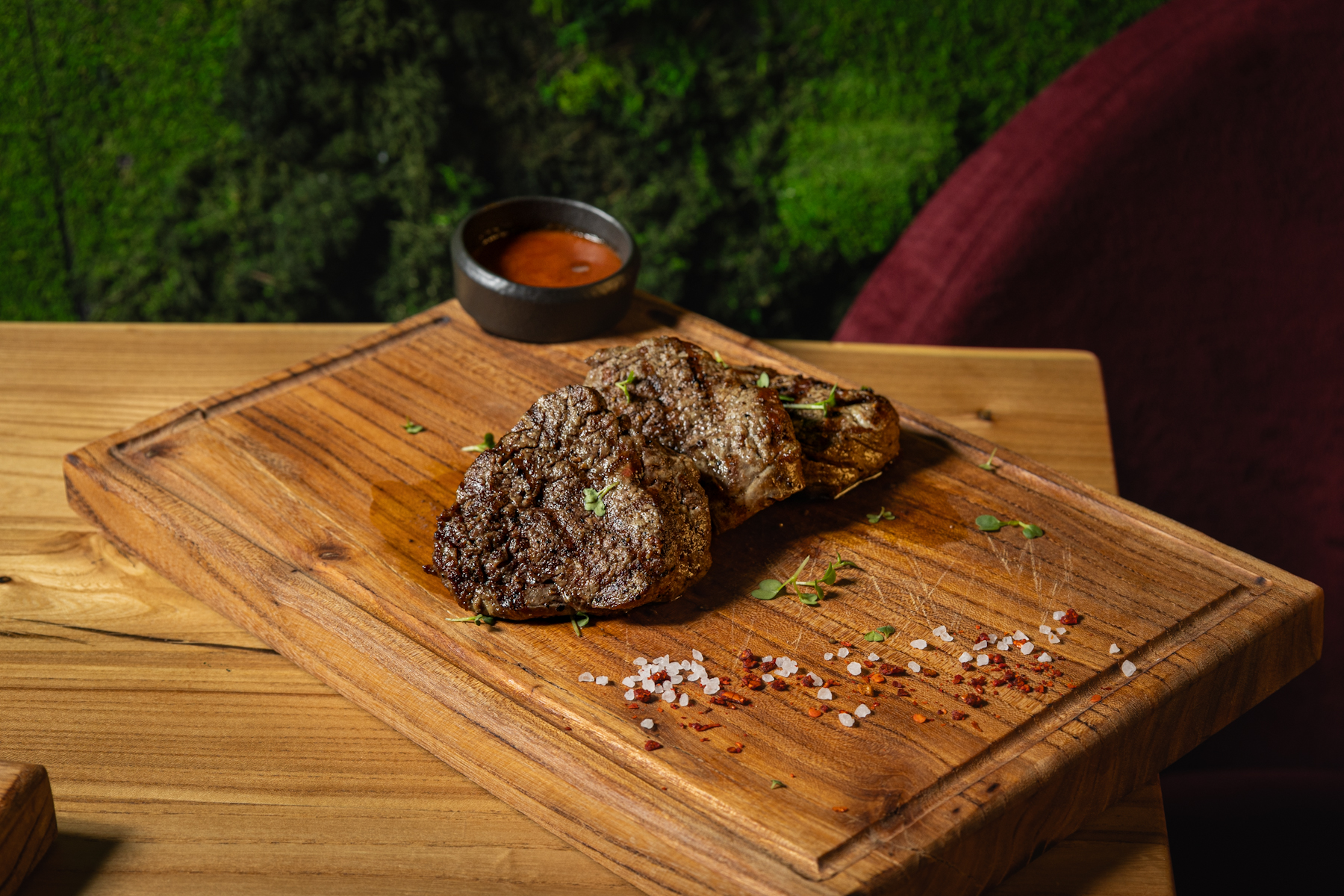 Медальоны с пряным соусом