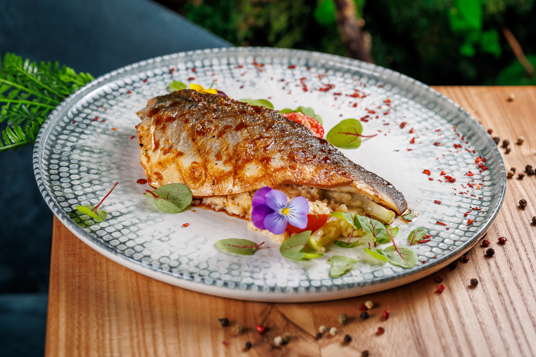 Филе Сибаса на гриле с кус-кусом и овощами