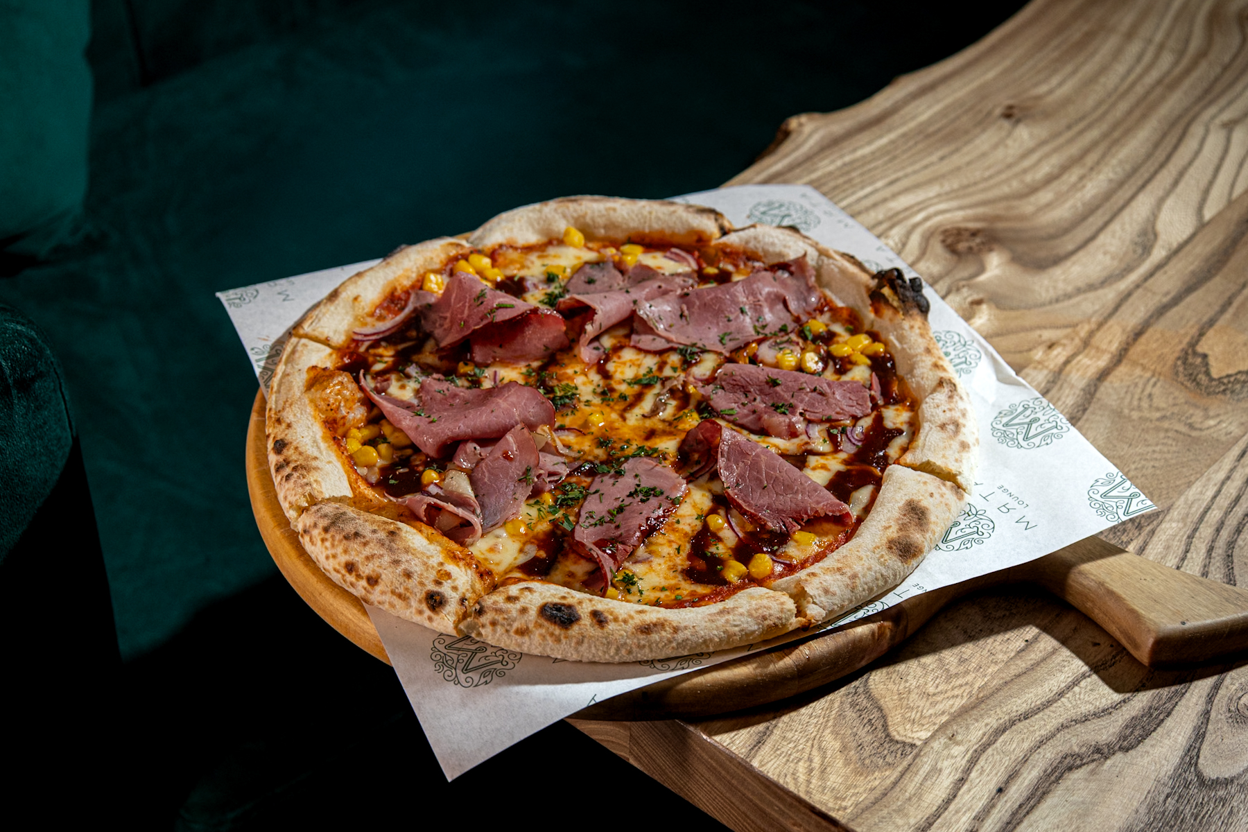 Пицца с сочной говядиной