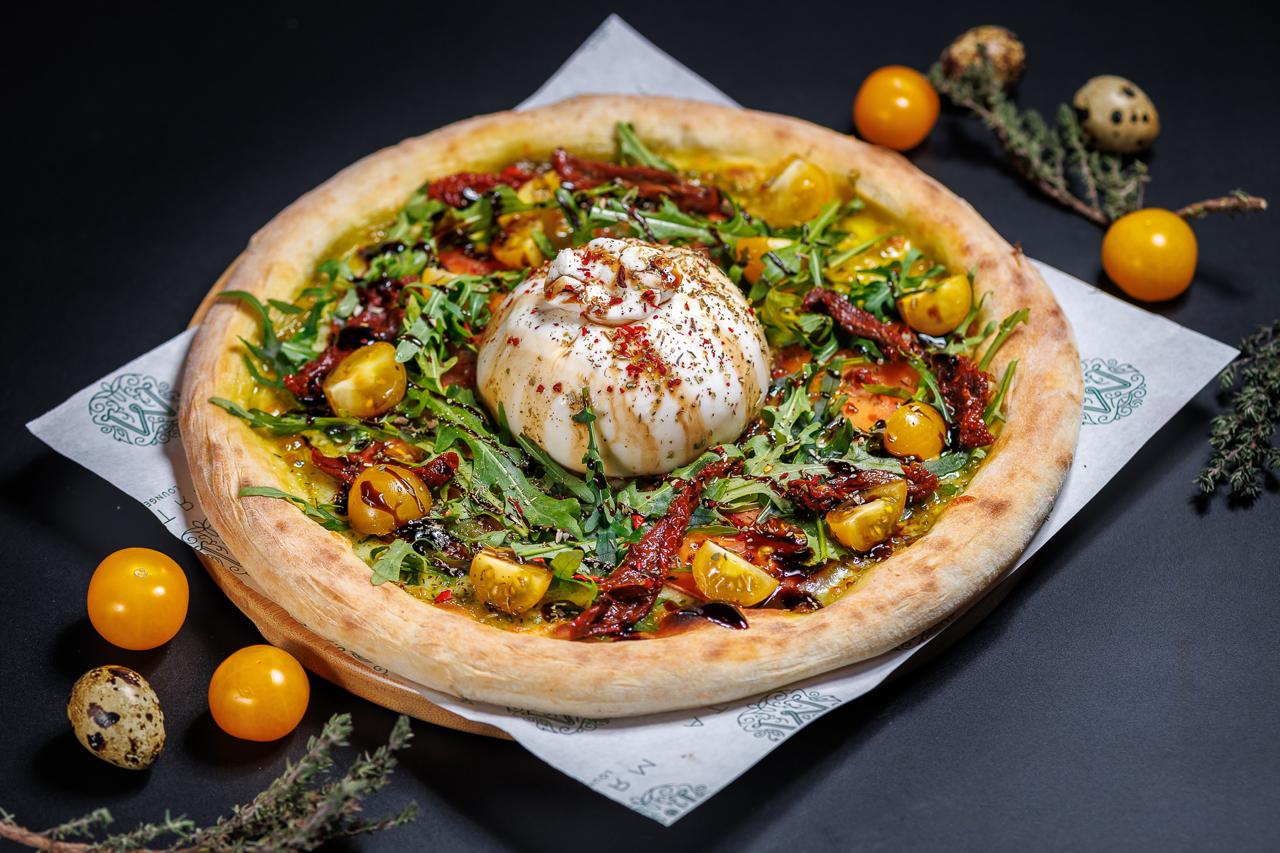 Пицца с бурратой