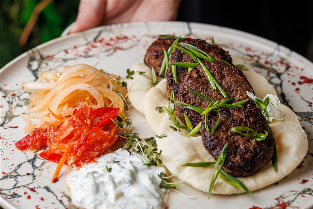 Котлеты по-турецки с домашним лечо