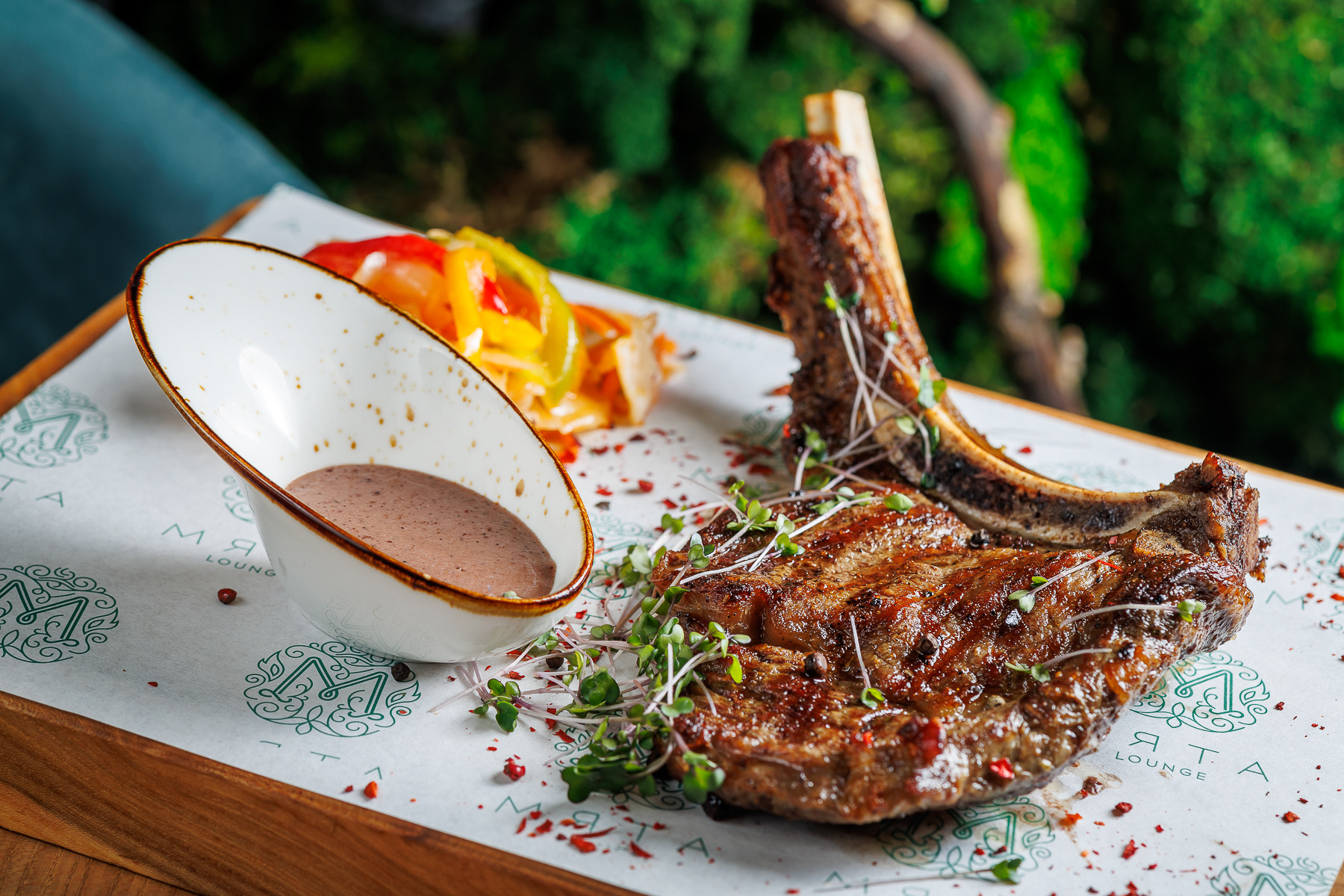 Стейк Рибай с маринованной капустой