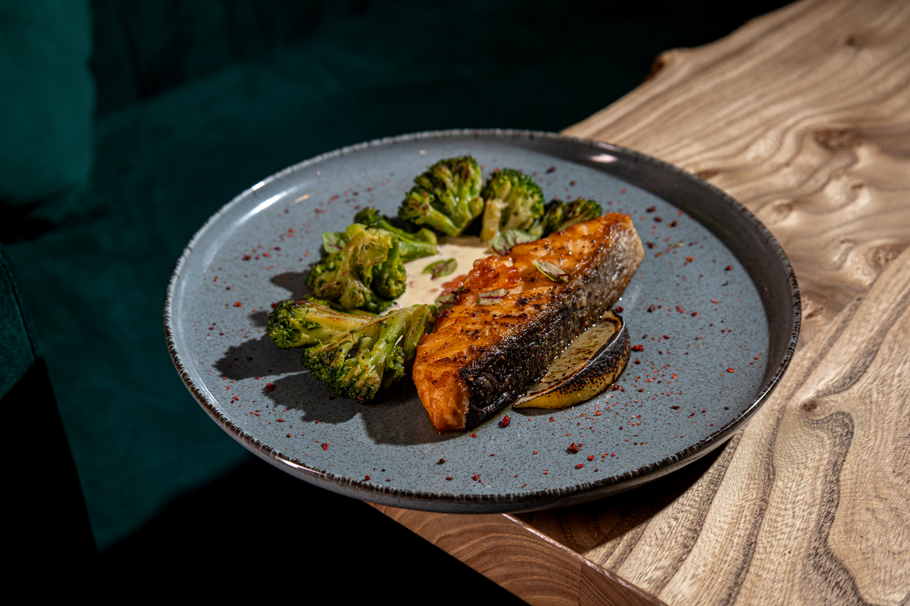 Семга с икорным соусом